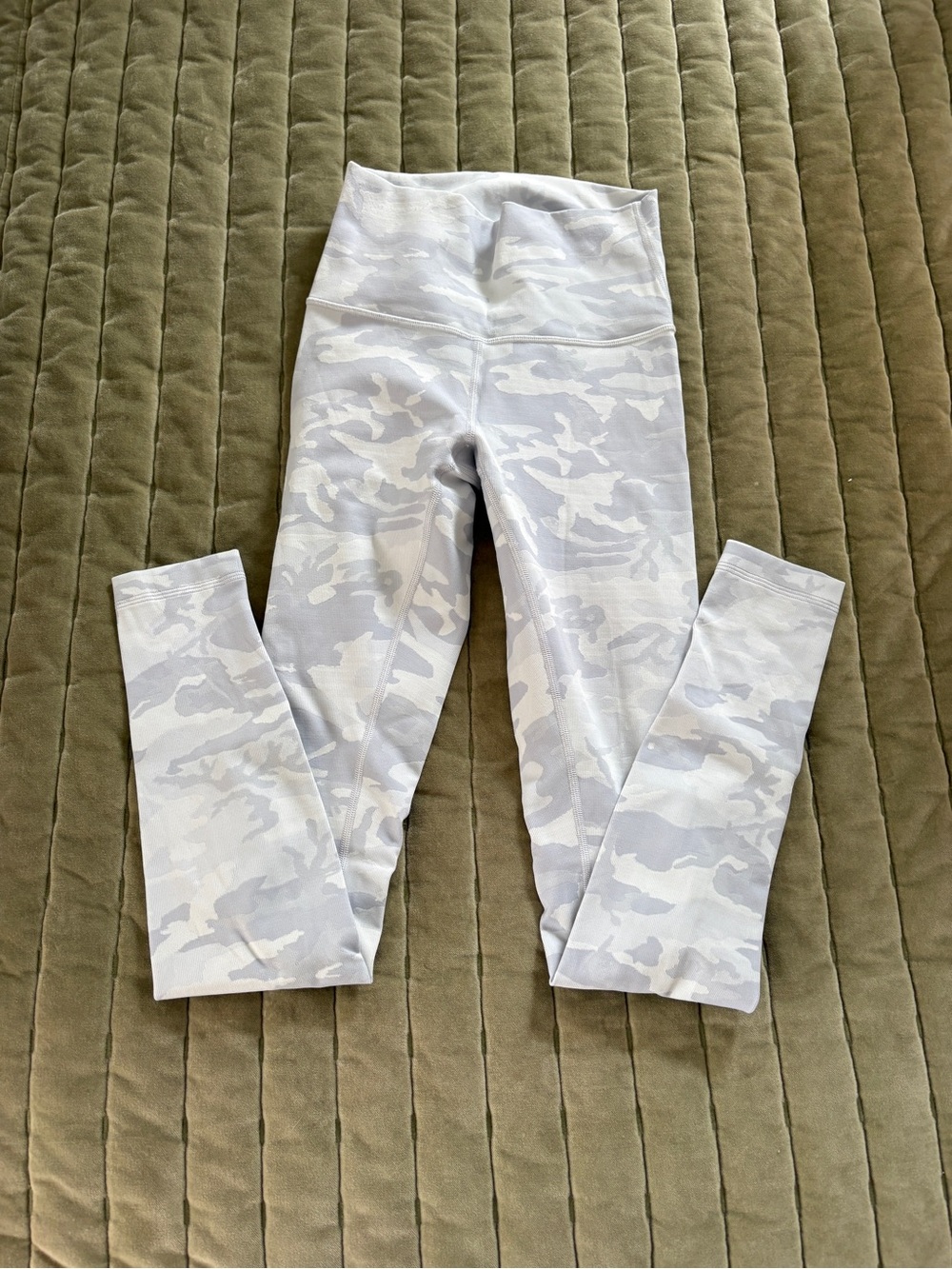 lululemon athletica Women’s Camo Leggings - Light Gray & White